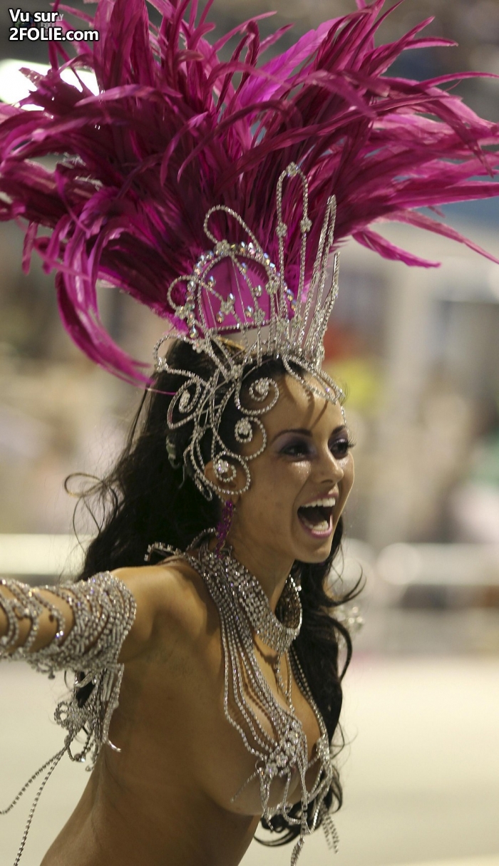 Y aura toujours du néné à mater au carnaval de Rio au Brésil image